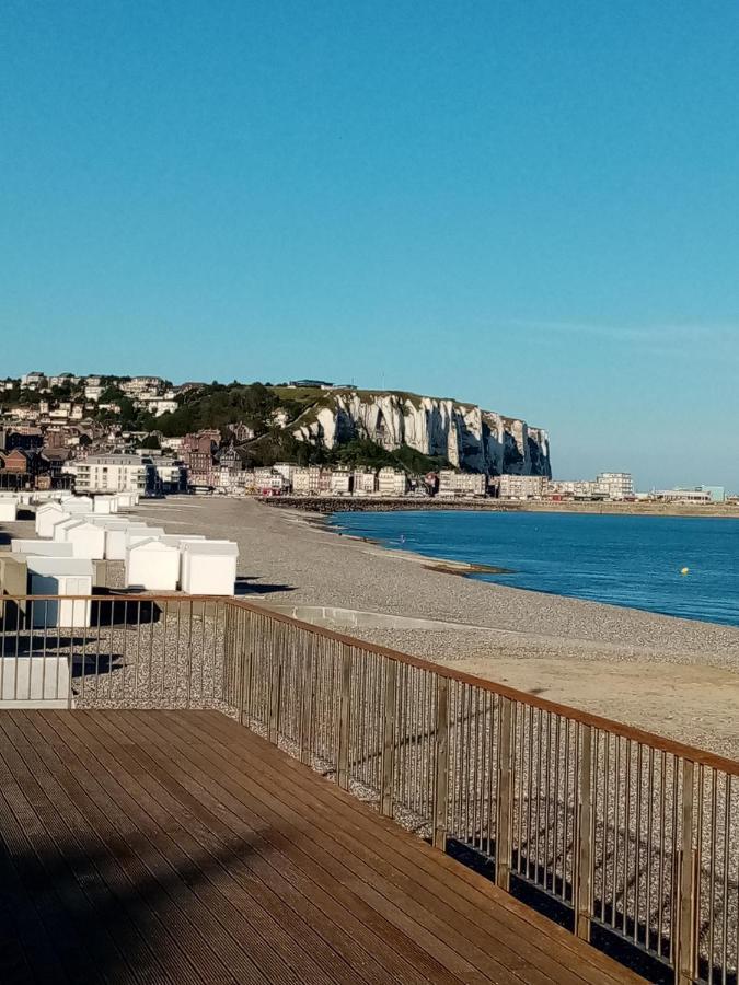 Appartement Avec Balcon Au 1Er Etage Vue Laterale Mer A 50 Metres De La Plage A Mers Les Bains. Εξωτερικό φωτογραφία